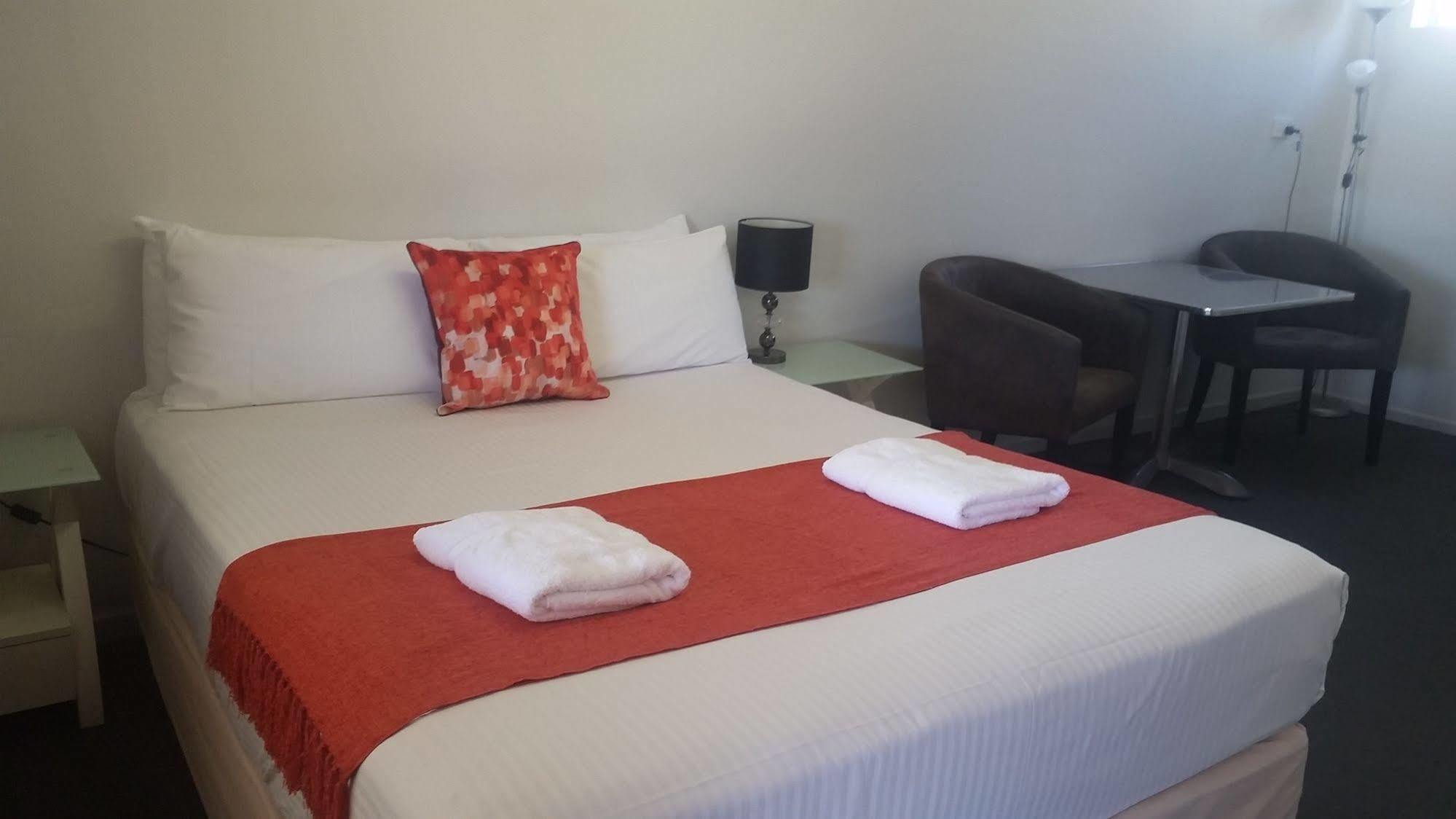 Econo Lodge Chaparral Motel Баллина Экстерьер фото