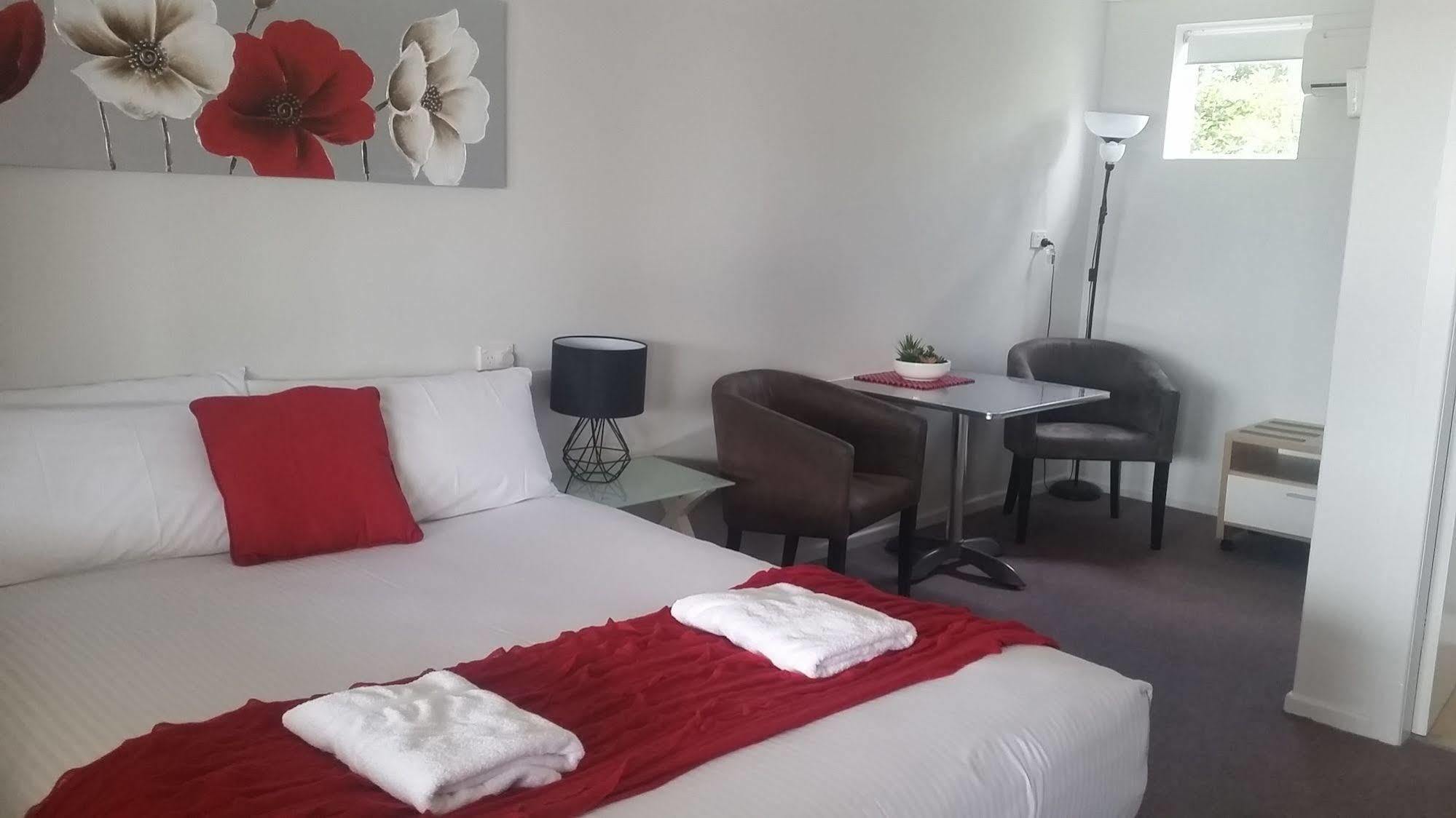 Econo Lodge Chaparral Motel Баллина Экстерьер фото