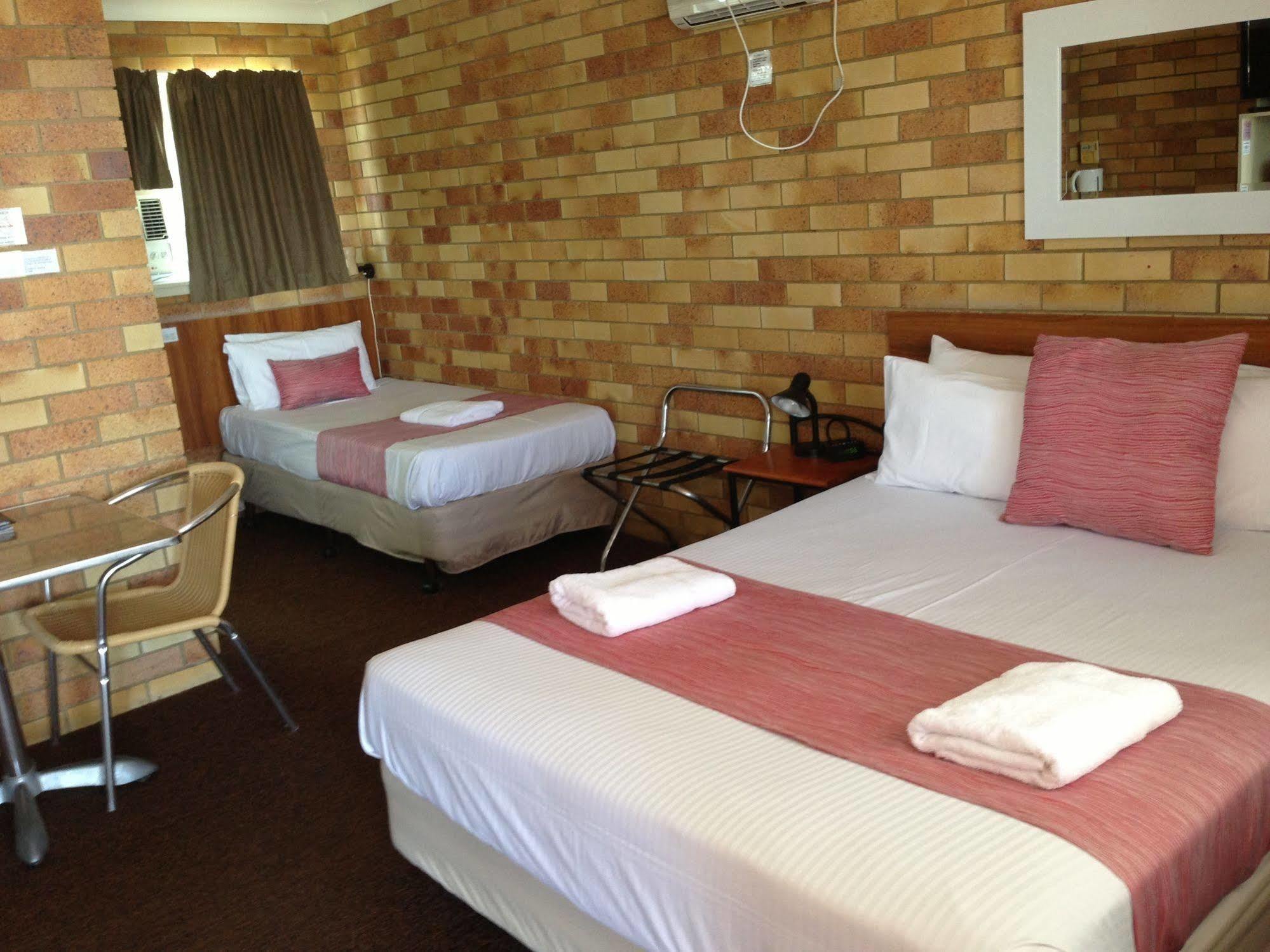 Econo Lodge Chaparral Motel Баллина Экстерьер фото