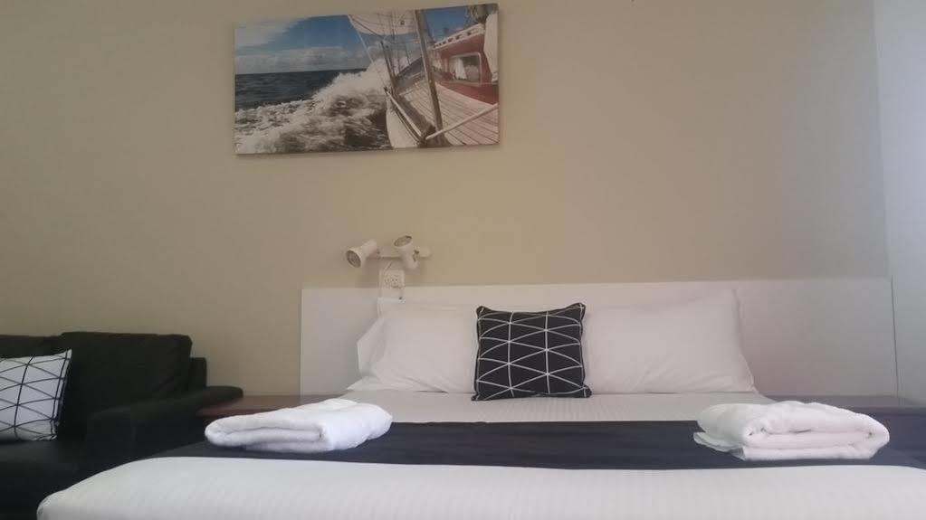 Econo Lodge Chaparral Motel Баллина Экстерьер фото