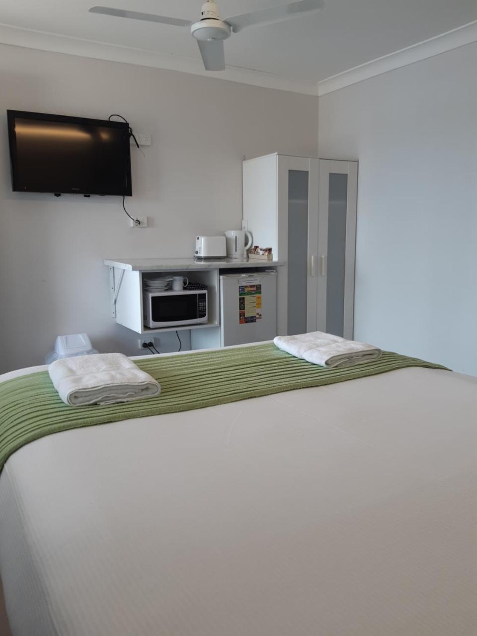Econo Lodge Chaparral Motel Баллина Экстерьер фото